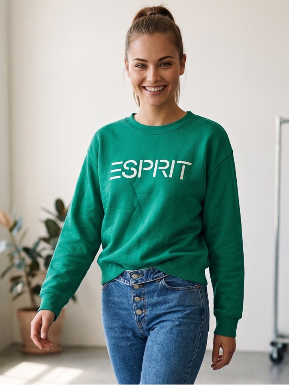 🌻NEW w.Tag Esprit Green logo sweatshirt Size Small